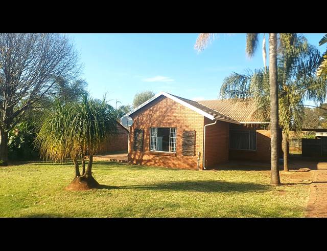 2 BEDROOM FREESTANDING FOR SALE IN LYTTELTON MANOR